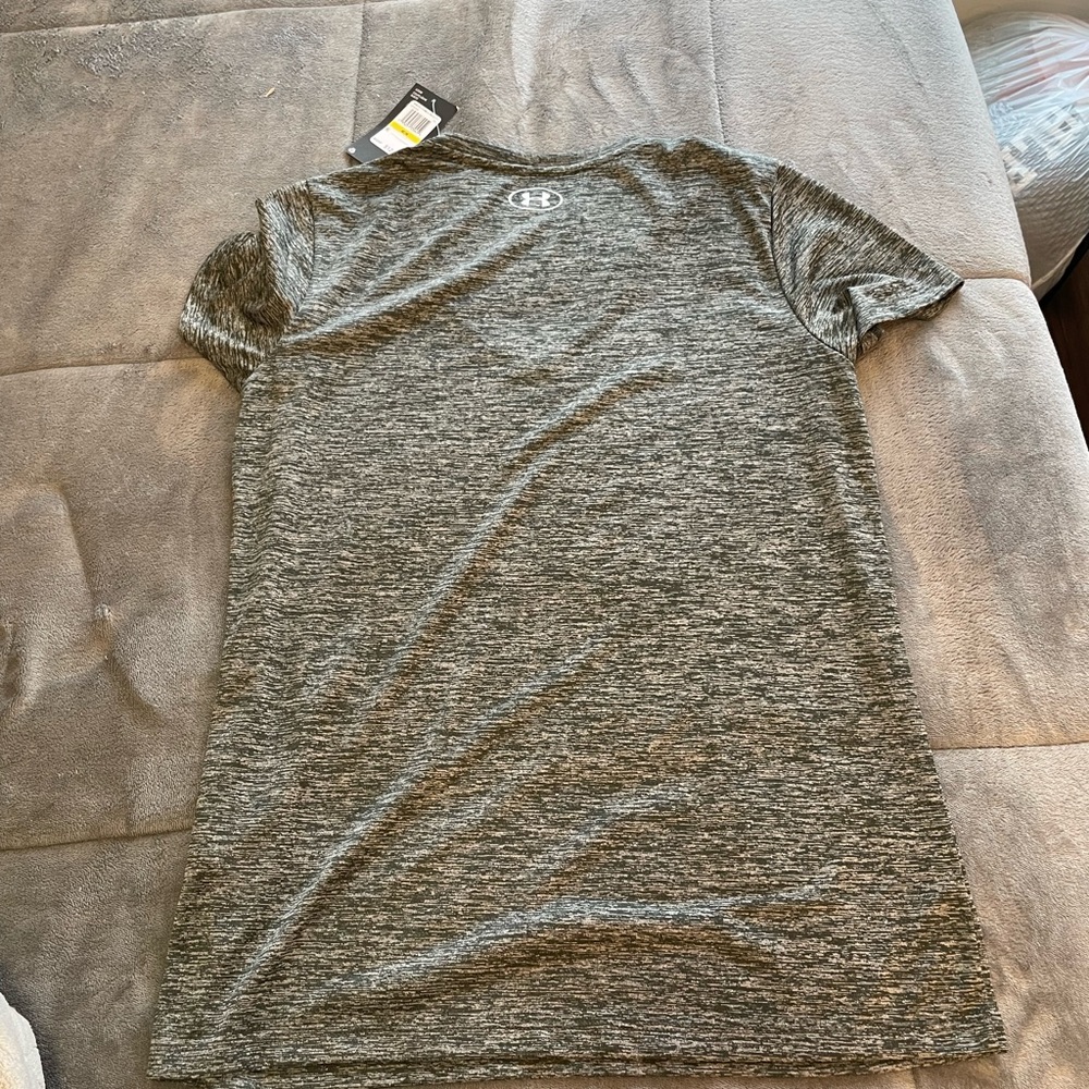 NWT: Grey Under Armor Women’s T-Shirt